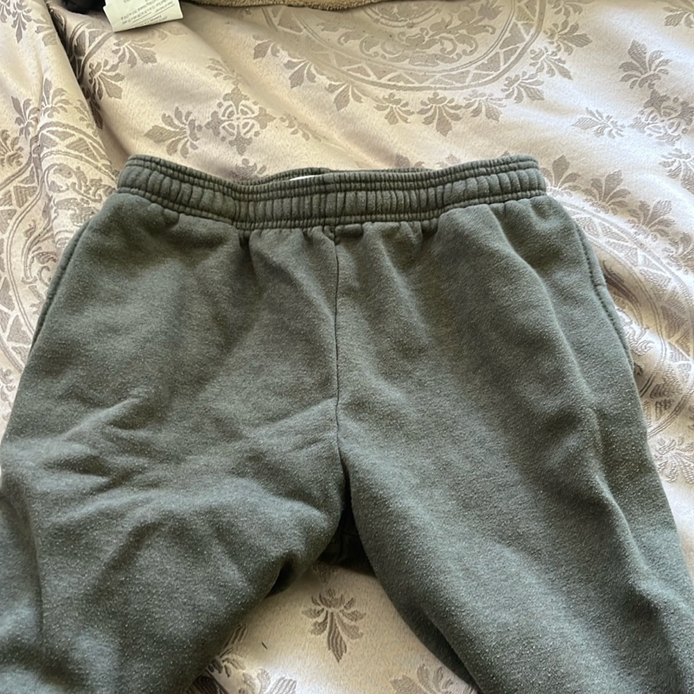 Amazon Essentials Green Sweatpants. Size small
